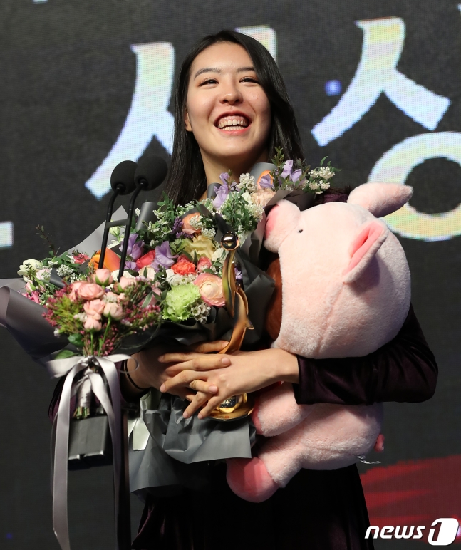 역대 최연소 MVP에 등극한 KB스타즈 박지수. /사진=뉴스1