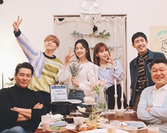 '모두의 주방' 출연진./사진=이청아 인스타그램