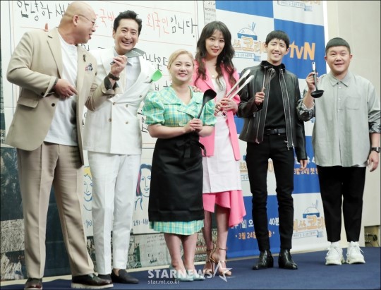 (왼쪽부터)돈스파이크, 신현준, 박나래, 한고은, 광희, 조세호 /사진=김창현 기자