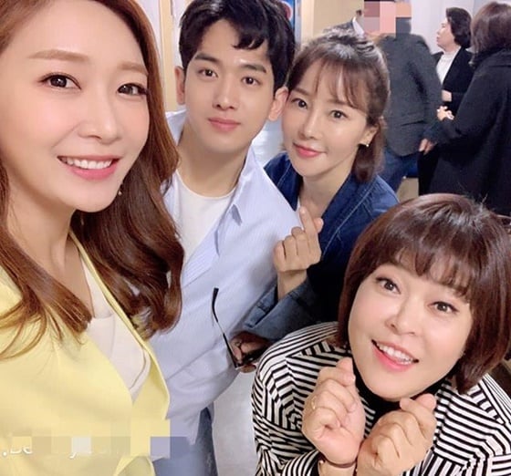 (왼쪽부터)김정민 아나운서, 류필립, 미나, 조혜련 /사진=류필립 인스타그램