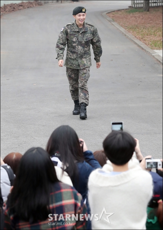 군 복무를 마친 배우 임시완이 27일 오전 경기도 양주시 남면 감악산회관에서 진행된 전역 행사에 참석하고 있다. /사진=김창현 기자