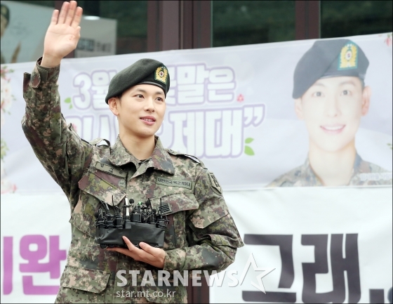 군 복무를 마친 배우 임시완이 27일 오전 경기도 양주시 남면 감악산회관에서 진행된 전역 행사에 참석해 인사를 하고 있다. /사진=김창현 기자