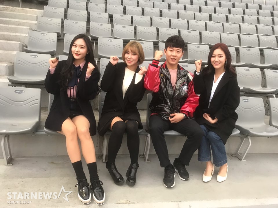 왼쪽부터 유세리, 김도희 치어리더, 김정석 응원단장, 정다혜 팀장. /사진=한동훈 기자