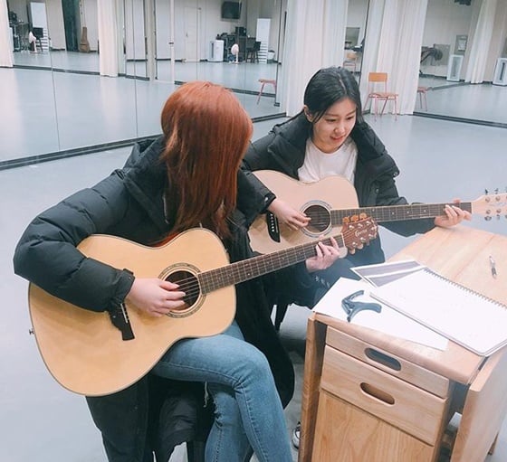 아이즈원 김민주 강혜원 /사진=아이즈원 공식 인스타그램