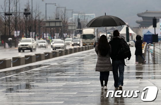 오늘(6일) 날씨, 전국 흐리다 비..미세먼지 '보통' /사진=뉴스1
