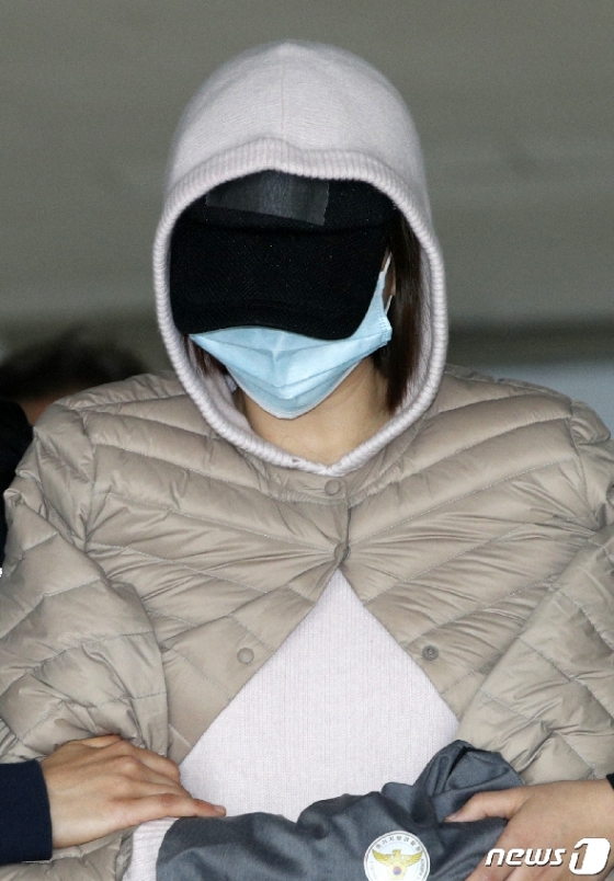 마약투약 혐의를 받고 있는 남양유업 창업주 외손녀 황하나가 지난 6일 오후 경기 수원 영통구 수원남부경찰서에서 영장실질심사를 위해 수원지방법원으로 향하고 있다. /사진=뉴스1