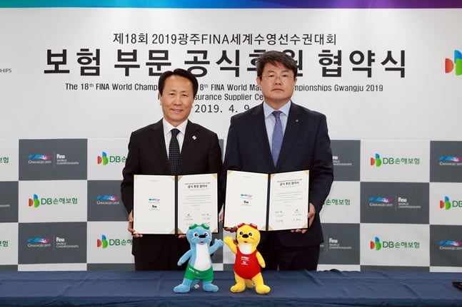 조영택 조직위 사무총장(왼쪽)과 정종표 DB손해보험 부사장. /사진=대회 조직위 제공