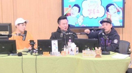 /사진='두시탈출 컬투쇼' 보는 라디오 캡처