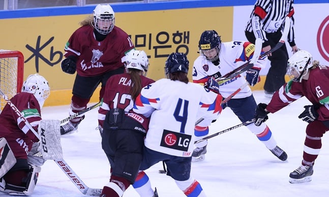 여자 아이스하키 대표팀이 세계선수권 디비전 1 그룹 B에서 2패 후 3연승을 거두며 3승 2패로 대회를 마무리했다. /사진=대한아이스하키협회 제공