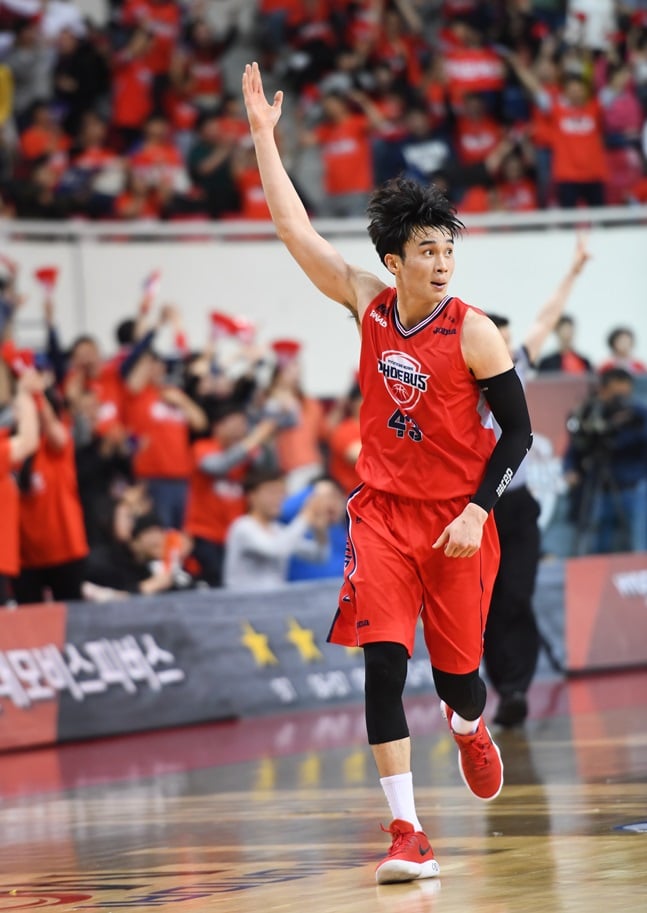 경기 막판 잇달아 3점슛을 성공시키며 기세를 올린 이대성. /사진=KBL 제공