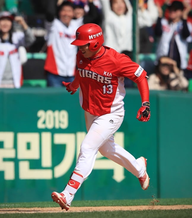 역전 결승 투런포를 터뜨린 KIA 타이거즈 이창진. /사진=KIA 타이거즈 제공