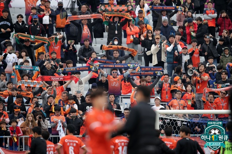 강원FC 서포터즈. /사진=한국프로축구연맹 제공
