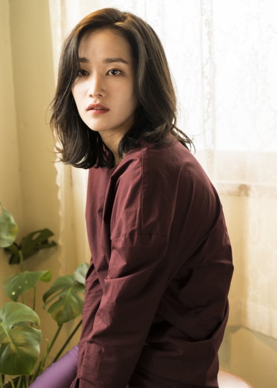 전종서가 할리우드 영화 '블러드 문' 출연 제안을 받고 답을 기다리고 있다.