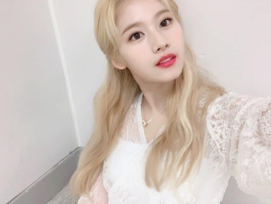 트와이스 사나 /사진=트와이스 인스타그램 캡처