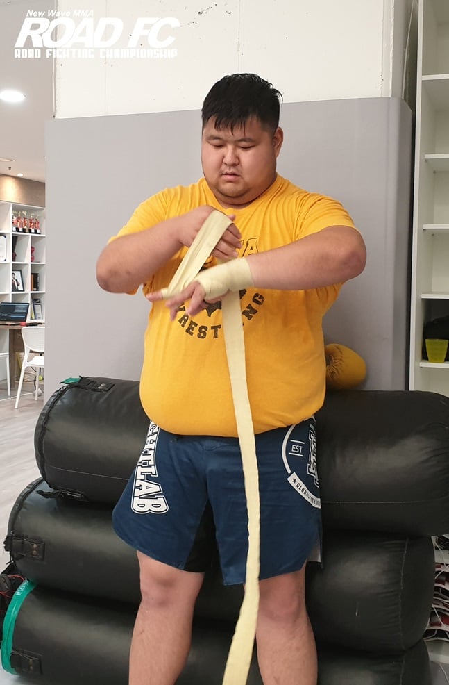 제롬 르 밴너와 대결을 앞두고 있는 아오르꺼러. /사진=로드FC 제공