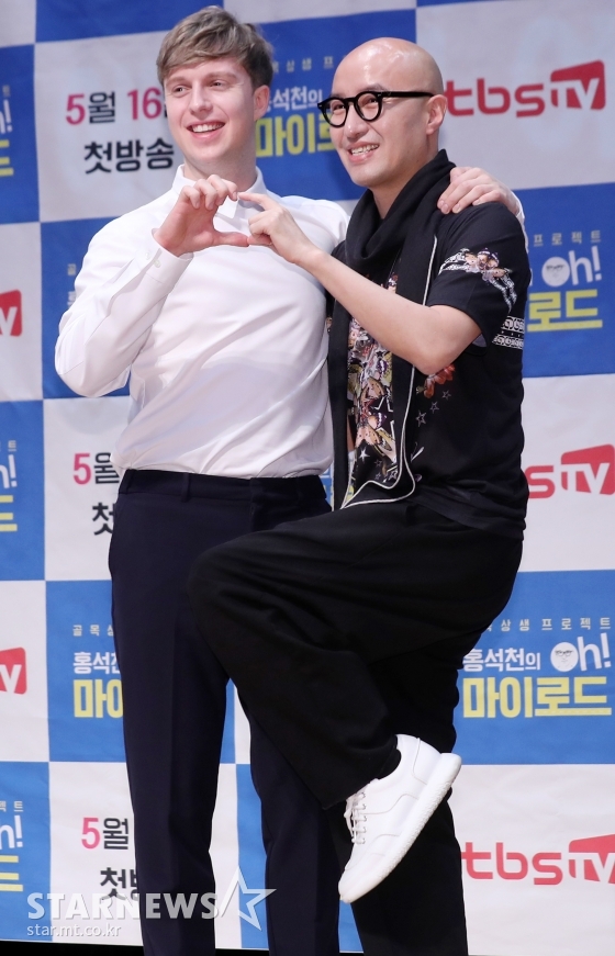 방송인 줄리안, 홍석천. / 사진=김휘선 기자