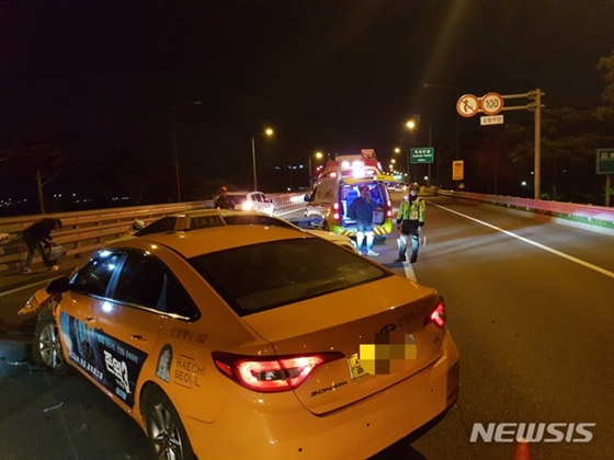 인천공항 고속도로에서 택시와 SUV차량에 치여 숨진 여성이 여배우로 확인됐다./사진=뉴시스
