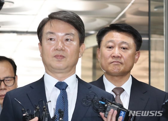 강신명(왼쪽), 이철성(오른쪽) 전 경찰청장./사진=뉴시스
