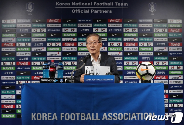 조현재 대한축구협회 부회장(부지 선정위원장)이 16일 축구종합센터 부지 우선협상 대상자를 발표하고 있다. /사진=뉴스1