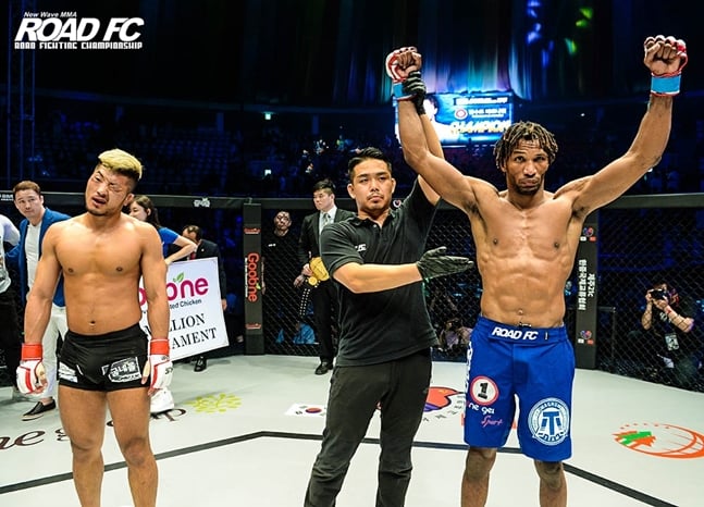 권아솔 꺽은 만수르./사진=ROAD FC