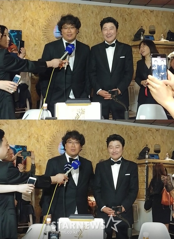 프레스 룸에 있는 한국 취재진을 찾아온 봉준호 감독, 송강호 / 사진=김미화 기자