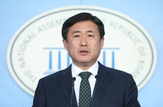 논평하는 김정현 대변인/사진=뉴시스