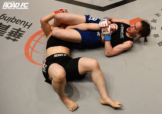 로웬 필거(오른쪽). / ROAD FC 제공