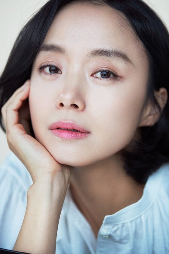 전도연이 '범죄도시' 강윤성 감독의 신작 '힙 대디'에서 싱글맘을 연기한다.