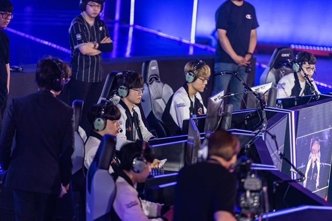2019 리프트 라이벌즈 결승에서 경기를 펼치고 있는 SKT. /사진=라이엇 게임즈 제공