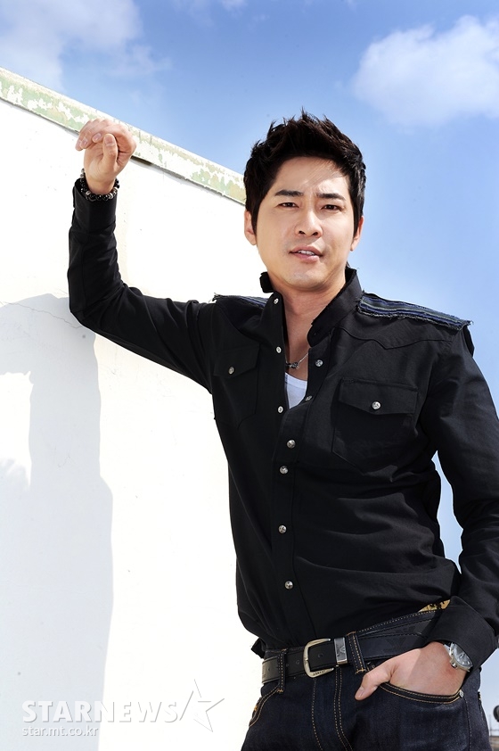 여성 한 명을 성폭행한 혐의와 또 다른 여성 한 명을 성추행 한 혐의로 경찰에 긴급 체포된 배우 강지환 /사진=스타뉴스