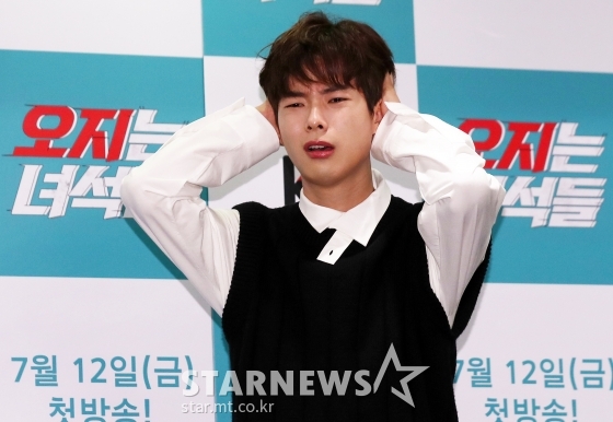 배우 김관수가 11일 오후 서울 영등포구 켄싱턴호텔에서 진행된 tvND 5G 웹시트콤 '오지는 녀석들' 제작발표회에 참석해 포즈를 취하고 있다. / 사진=김휘선 기자 hwijpg@