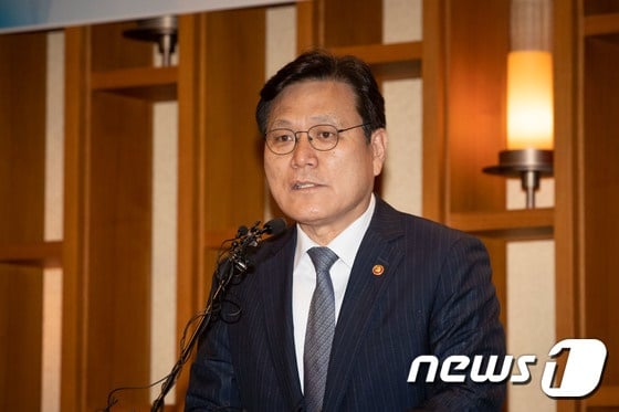 최종구 금융위원장이 사의를 표명했다./사진=뉴스1