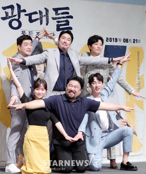 영화 '광대들: 풍문조작단'에 출연하는 배우 손현주, 조진웅, 박희순, 윤박, 고창석, 김슬기(위에서부터 시계방향으로) /사진=김창현 기자