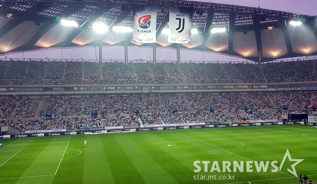 오후 7시 30분께 서울월드컵경기장 모습. /사진=김우종 기자
