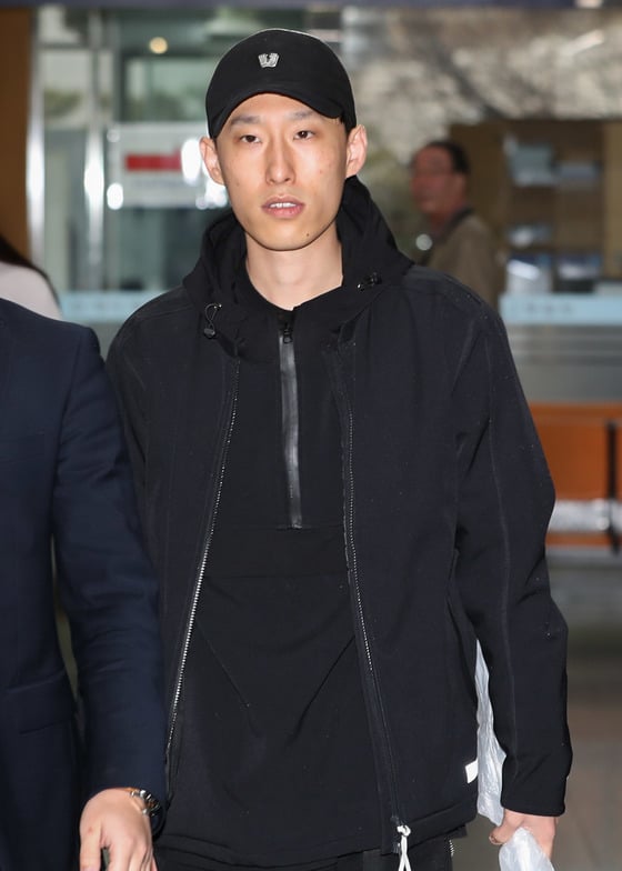 가사를 통해 여성 래퍼 키디비를 모욕한 혐의를 받고 있는 래퍼 블랙넛이 지난 2018년 3월15일 오전 서울 서초구 서울중앙지방법원에서 열린 첫 공판에 출석하고 있다. /사진=뉴스1