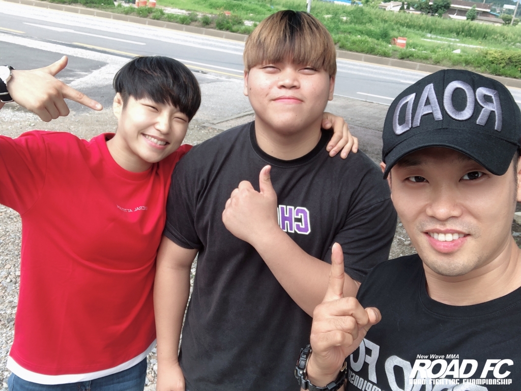왼쪽부터 박정은, 오일학, 이동혁 관장. /사진=로드FC
