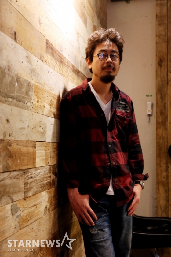 나홍진 감독이 쇼박스와 계약을 체결하고 신작 작업에 돌입했다.