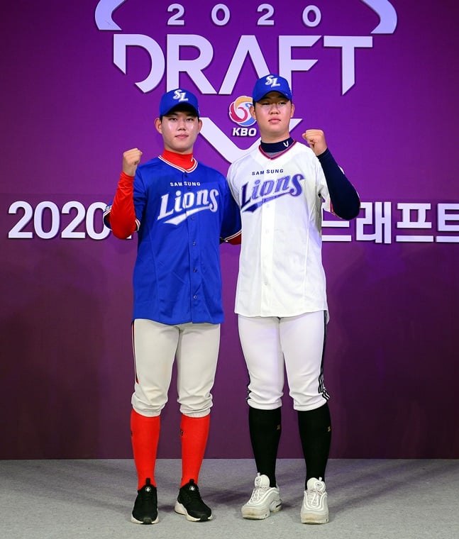 삼성 라이온즈 2020 신인 2차 3라운드 지명자 부천고 우완 홍원표(좌)와 1차 지명자 황동재. /사진=삼성 라이온즈 제공