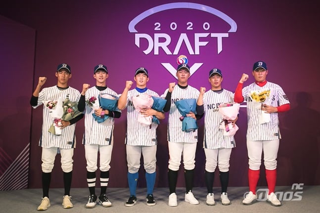 지난 26일 열린 2020 KBO 신인 드래프트에 참가한 정구범, 임형원, 안인산, 김태경, 김한별, 한건희(왼쪽부터). /사진=NC 다이노스 제공