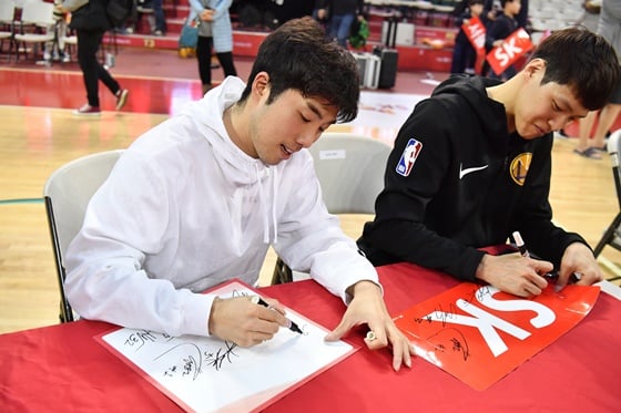 정재홍(왼쪽). /사진=KBL