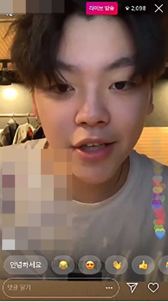 지난 5월 노엘은 인스타그램 라이브를 통해 3억 가량의 벤츠를 구입했다고 자랑했다. /사진=노엘 인스타그램 라이브