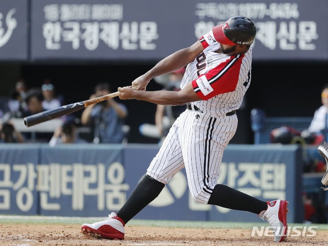 15일 잠실 두산전서 2점 홈런을 때리는 페게로. /사진=뉴시스