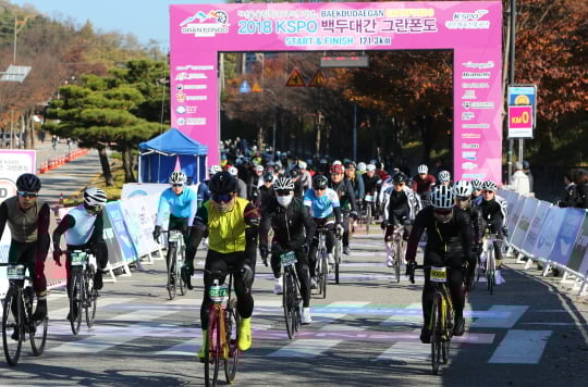 2018년 '백두대간 그란폰도' 출발 장면/사진제공=국민체육진흥공단