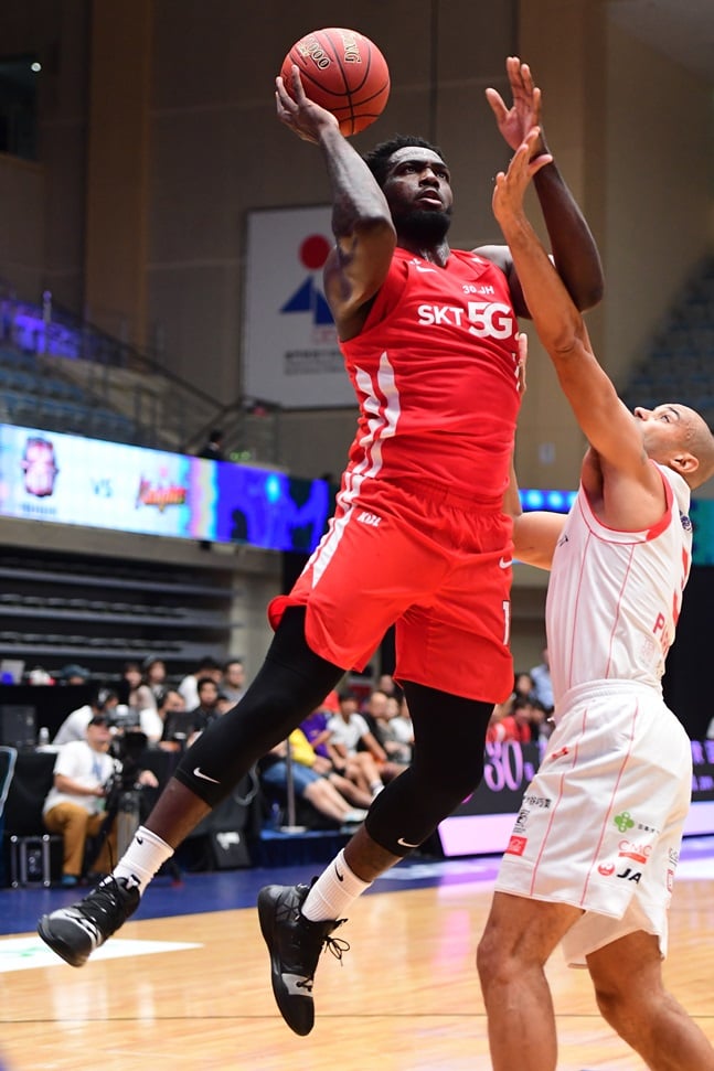 지바 제츠전에서 더블-더블을 만들며 팀 승리를 이끈 자밀 워니. /사진=KBL 제공