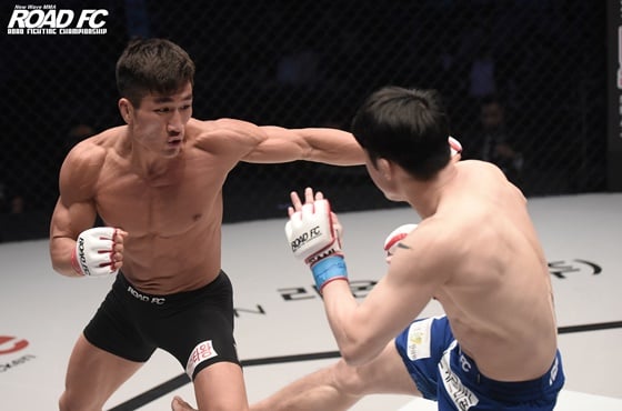 김민우(왼쪽). /사진=로드 FC