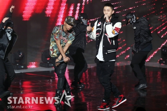 힣합듀오 언터쳐블이 지난 2015년 3월 SBS MTV '더 쇼'에서 무대를 소화하고 있는 모습. /사진=이정호 기자