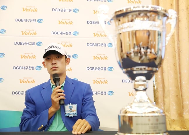 우승 기자회견을 하고 있는 김비오./사진=KPGA