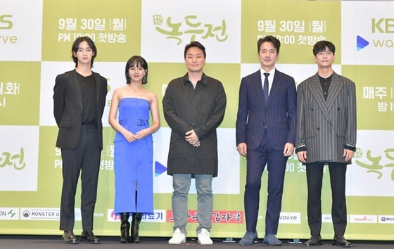 장동윤(왼쪽부터), 김소현, 김동휘 감독, 정준호, 강태오 /사진제공=KBS