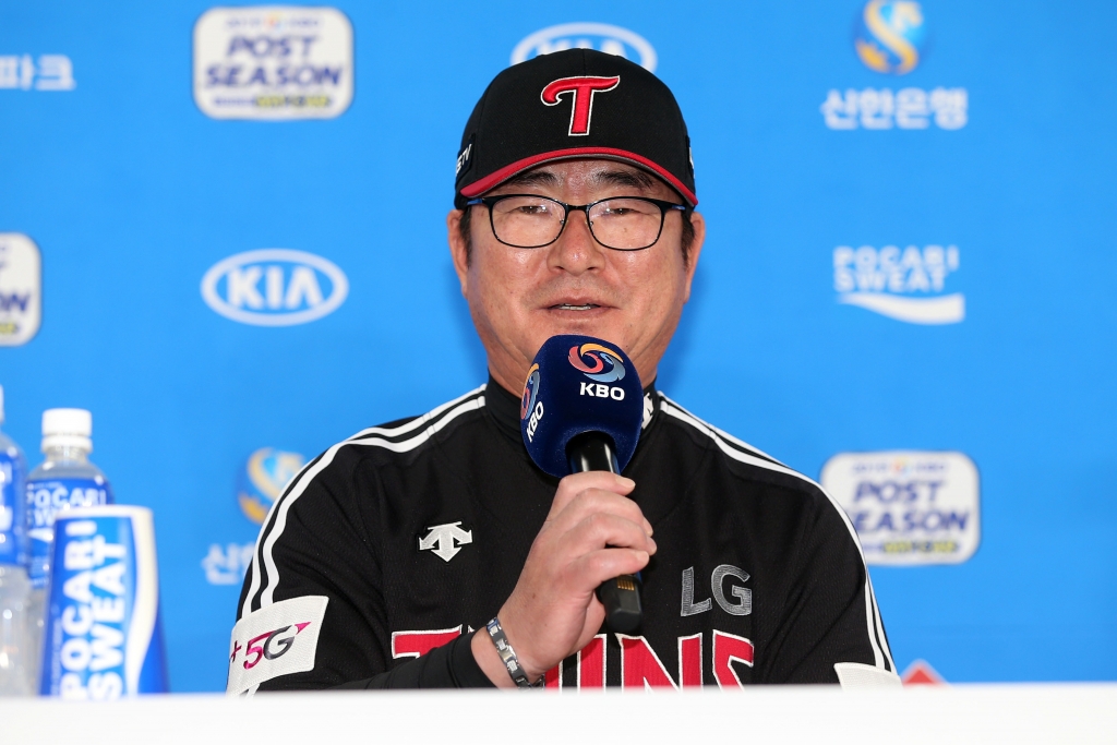 LG 류중일 감독이 5일 서울 고척스카이돔에서 열린 2019 KBO리그 포스트시즌 준플레이오프 미디어데이에 참가해 출사표를 던지고 있다. /사진=LG트윈스