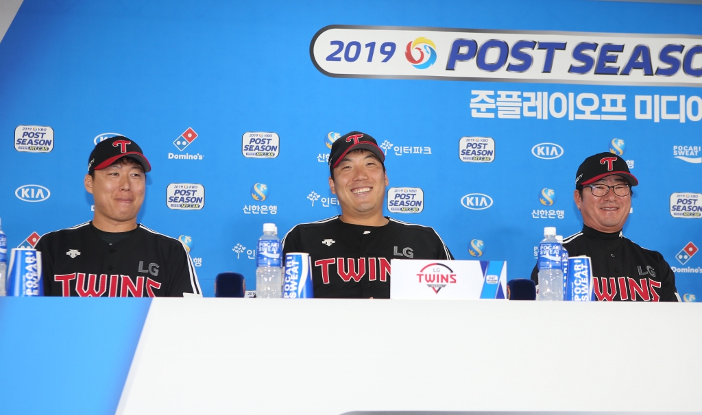 5일 서울 고척스카이돔에서 열린 2019 KBO리그 포스트시즌 준플레이오프 미디어데이 행사에 참가한 LG 차우찬, 김현수, 류중일 감독(왼쪽부터). /사진=LG트윈스